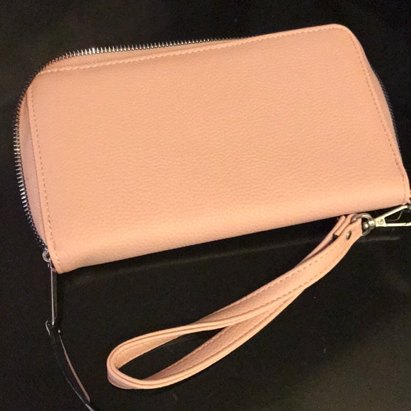 Kenneth Cole Reaction Wallet - Picture 2 of 6